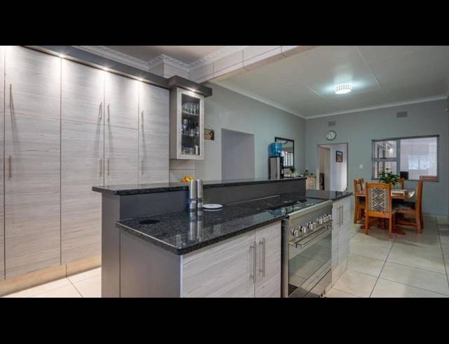 4 BEDROOM HOUSE FOR SALE IN LAMBTON